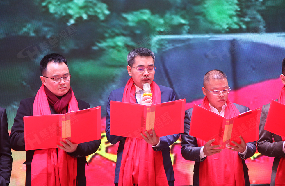 金牛辞旧岁，猛虎迎春来。搭着欢乐的时光列车，我们一起欢送硕果累累的2021年，迎来了崭新的2022年。1月26日，我们欢聚一堂，在欢声笑语、载歌载舞中迎接新春，“立足新鸿程开创新局面”桂林鸿程2021年年终总结表彰会由此开始！
