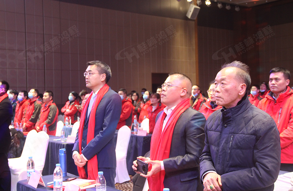 金牛辞旧岁，猛虎迎春来。搭着欢乐的时光列车，我们一起欢送硕果累累的2021年，迎来了崭新的2022年。1月26日，我们欢聚一堂，在欢声笑语、载歌载舞中迎接新春，“立足新鸿程开创新局面”桂林鸿程2021年年终总结表彰会由此开始！